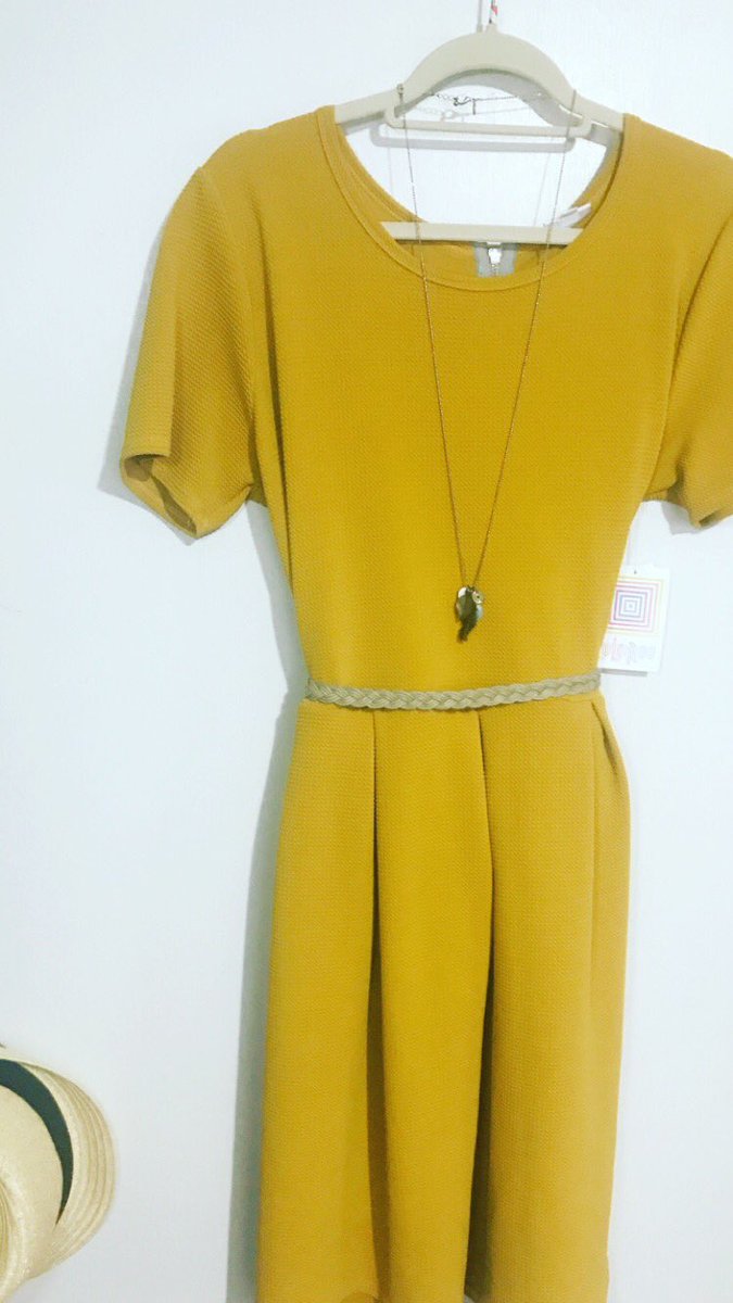 1sweetlulachic's tweet image. 🎤Wall Drop Tuesday 
Absolute stunner! .
3X Amelia
$65
.
.
.
.
#lularoeamelia #stunner #literallyeverything #ontrend