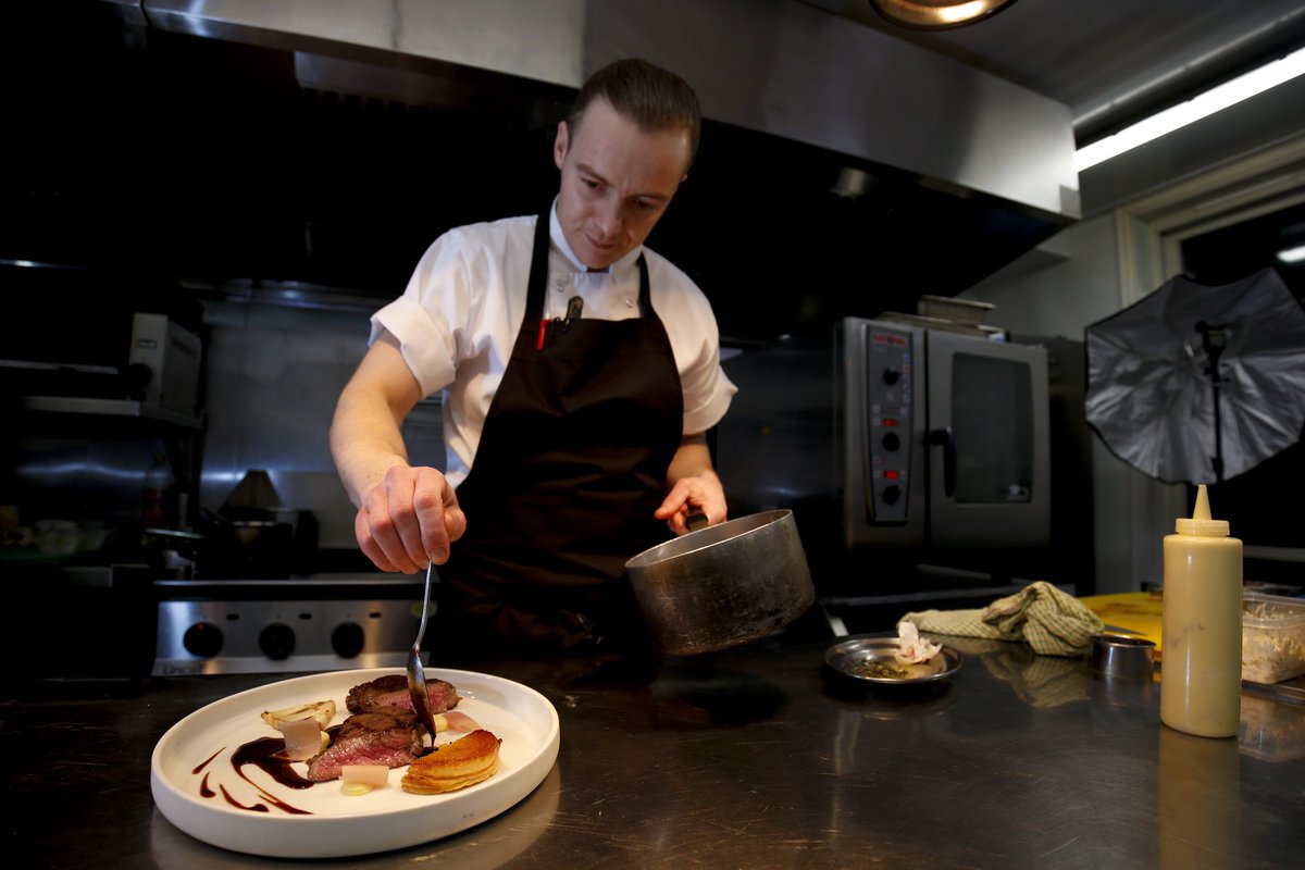 28AtTheHollow's tweet photo. #defttouch @glenw7 putting the final touches to a dish over the weekend. Making you hungry?? https://t.co/djgBmTSDIg