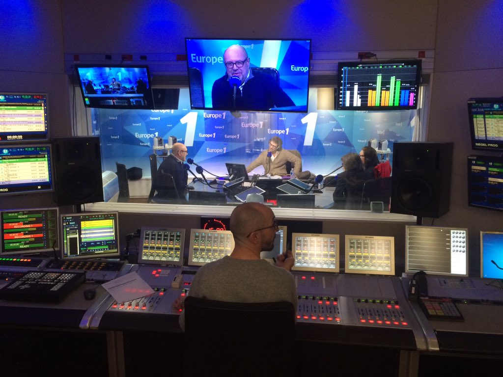 NadineStraub's tweet photo. Ce soir @Europe1 #E1SC au micro de @frederictaddei : @SLiberski  pour La cité des femmes @AlbinMichel , Philippe Brunel et Nana Mouskouri #foreverNana https://t.co/qLc3azu7kY