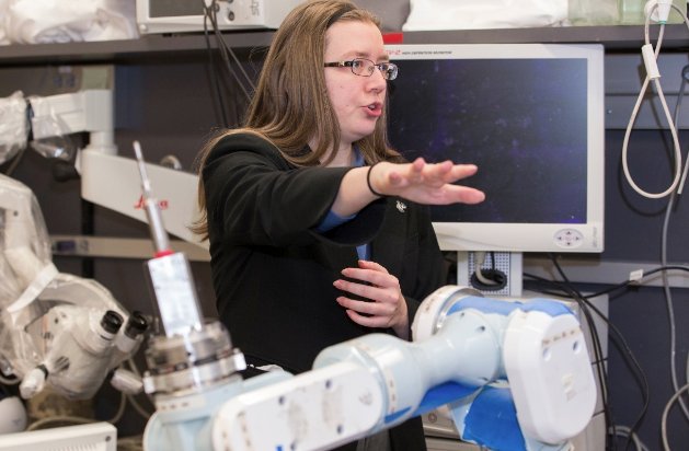 UC_CEAS's tweet image. #TechTuesday: Tess could reduce workplace injuries &amp;amp; potentially perform surgery in space. No doubt, she&apos;s our new favorite robot. Fist bumps to UC professors Drs. Catharine McGhan &amp;amp; Tamara Lorenz for their work! magazine.uc.edu/editors_picks/…
