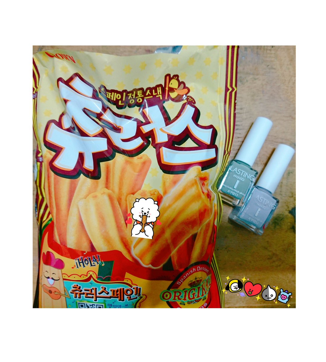 rainstop223's tweet photo. 認證～
買周邊那麼久
第一次認證東西ㅋㅋㅋ
@_DaRam_0218_ 
Thank you❤
@addsomesuga39 
감사합니다❤
這兩組都超級好看的qq

@BUZZ_CHIU 
謝謝榕的代購
速度快品質超讚
榕應該不會知道我是誰
因為我都很安靜（咦
吉拿棒餅乾超好吃❤
領貨回家忘記拍照
就直接拆來吃了ㅎㅎㅎ
辛苦了～ https://t.co/vJof8CyJeE
