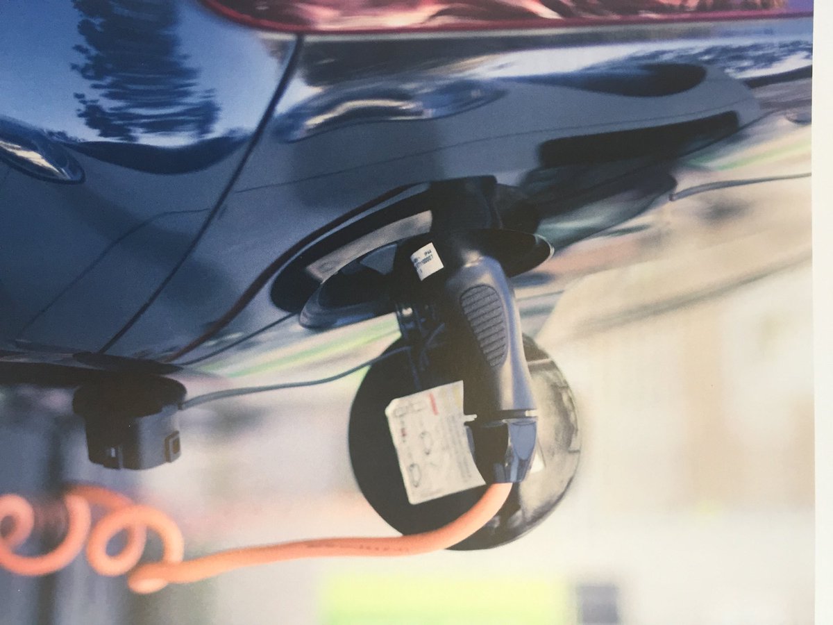 Deutschland #Leitmarkt für #Elektromobilität - Was muss sich ändern, damit #Elektromobilitätsstrategie der Politik Chancen hat, ihre Ziele zu erreichen? Aktuelle #Studie liefert wichtige Hinweise.
#BayernLB --- bayernlb.de/internet/de/bl…