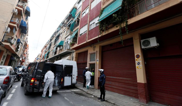 El juzgado de Menores número 3 de Alicante acuerda el internamiento terapéutico del menor de 14 años, tras confesar que mató a su hermano
cadenaser.com/emisora/2018/0…