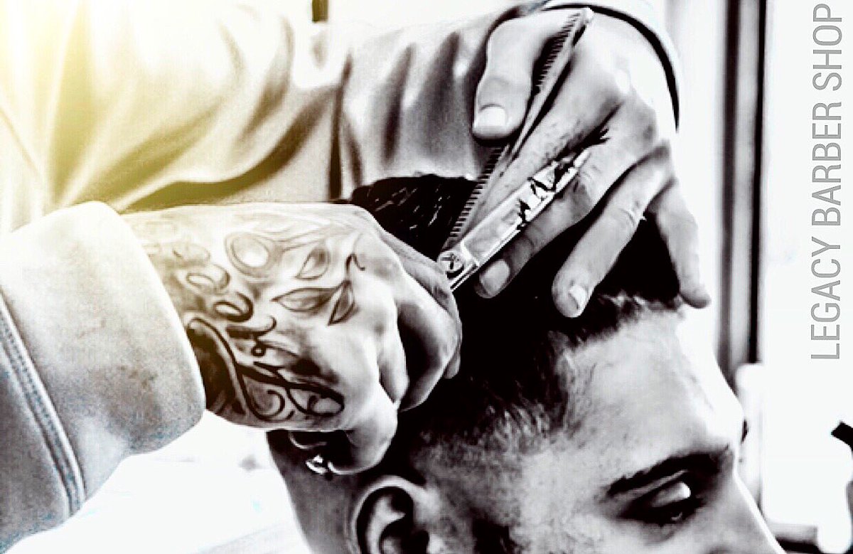 Legacy_Barber's tweet photo. Stop by for a quick cut at Legacy Barber Shop today.✂️
•Book your appointment on the app•
#legacy #tepsbestmedia #barbershop #barber #esu #warriors https://t.co/3GGtA27cEc