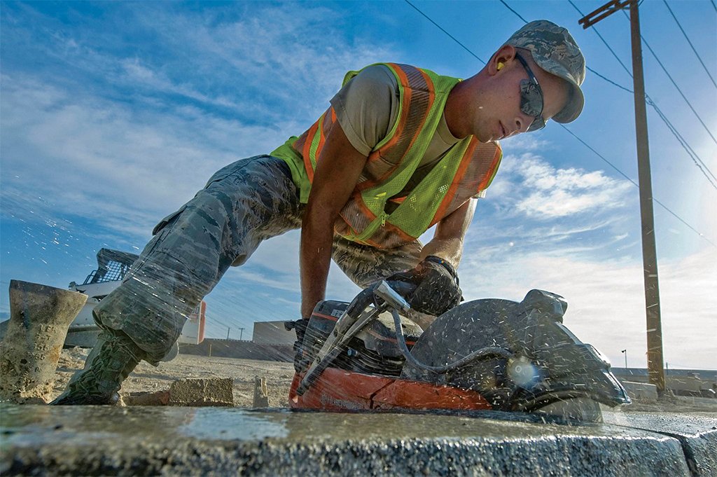 How OSHA’s new silica rule impacts architects, construction managers, and general contractors. To learn more look for your issue of Ascent Winter 2018 online or in the mail now! ow.ly/aXMd30hVZho 
#Precast #Concrete #AscentMag