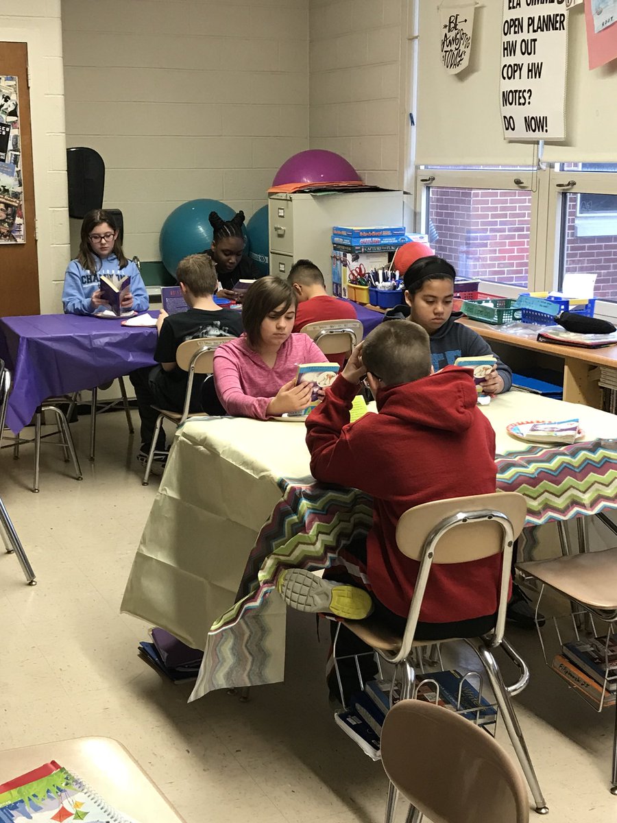MrsPSaysTeach's tweet photo. On the menu for today Reading! Turned my 6th grade classroom into a restaurant! My students were hungry to read! 🥘📚 https://t.co/GJjkN56baF
