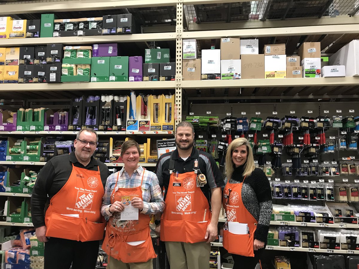 THDShermanTX's tweet photo. Great paint desk standards and shelf availability in D24 Christina!! Keep up the great work! @SMaurice2 @CrosbyHank https://t.co/FvZEykfu83
