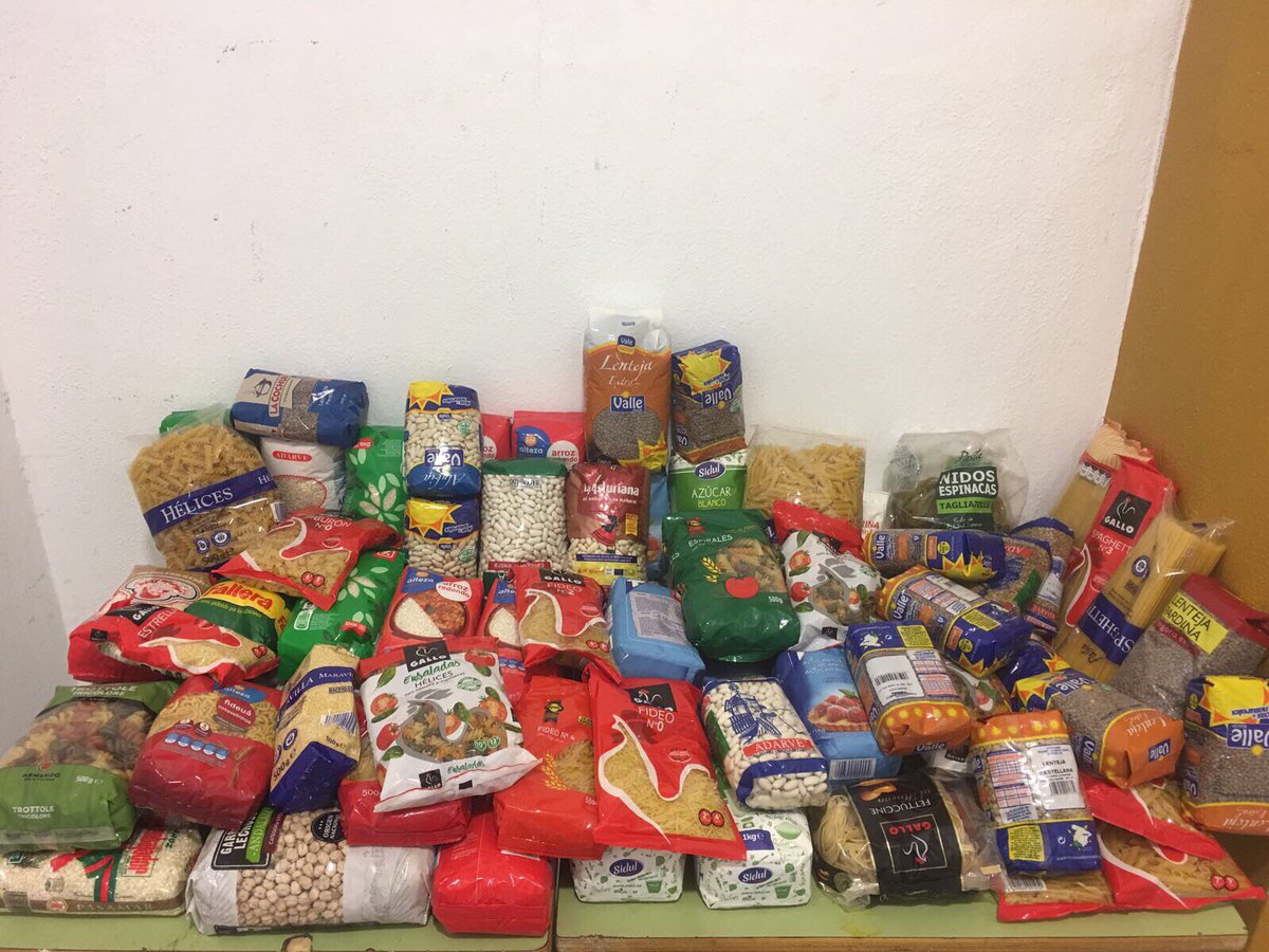 AytoLaRodaAnd's tweet photo. Imágenes del XII Certamen de Marchas Procesionales de  #LaRodadeAndalucía celebrado el pasado 28 de enero en la Caseta Municipal. Se recogieron aproximadamente 70 kg de alimentos no perecederos gracias a la entrada infantil al certamen que era a beneficio de la Bolsa de Caridad https://t.co/Co3rMxd9Li