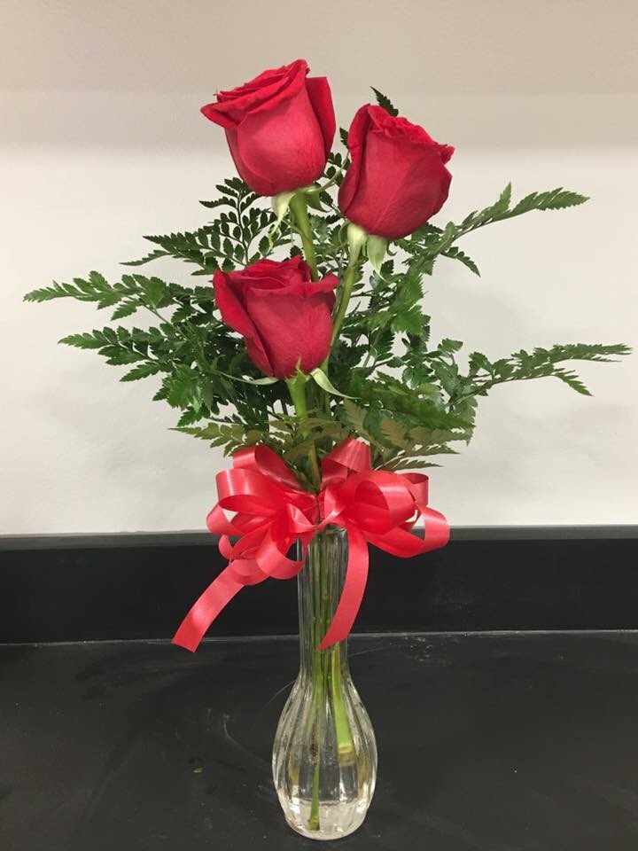FlemingFfa's tweet photo. Floral Design students will be selling vases for Valentines Day! Preorder for $10!! Order during lunch or message ASAP!! https://t.co/KEhQxKEGPV