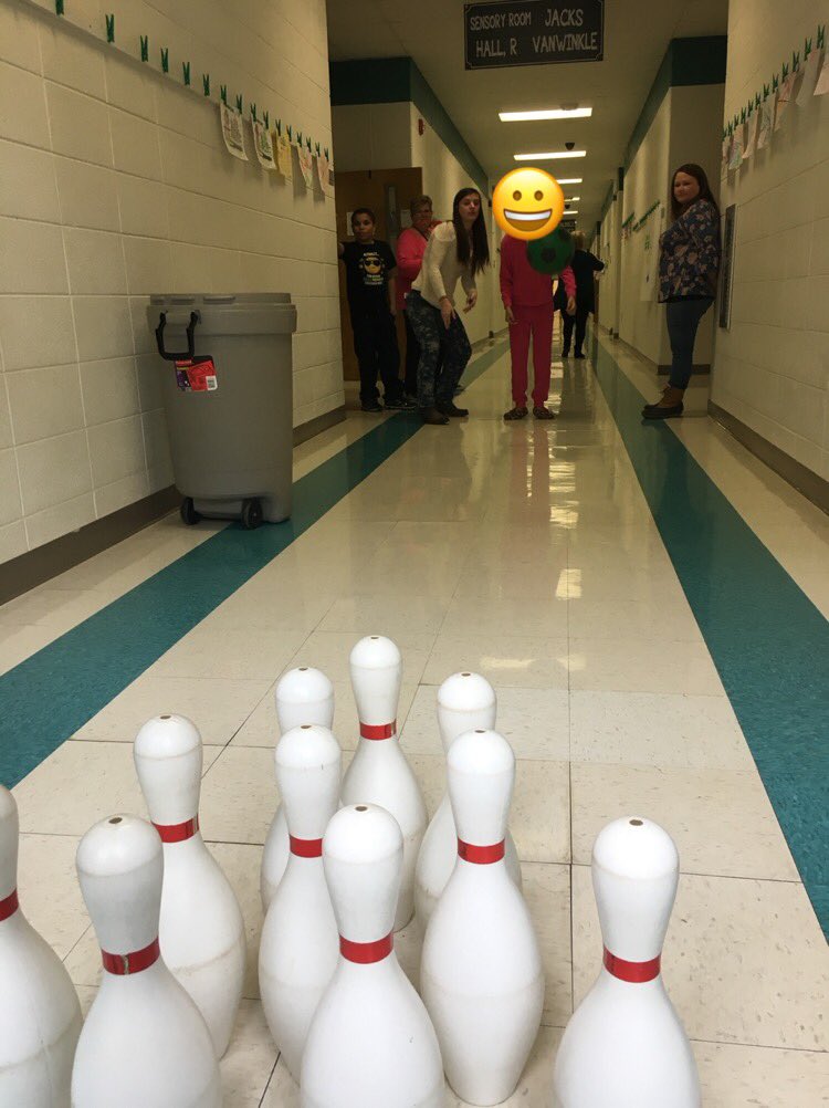 SPMiller2009's tweet photo. Mastering her strategy!!! It has to bounce... #pes #PepperellPride #HallsHeros https://t.co/jVB1YDz1S6