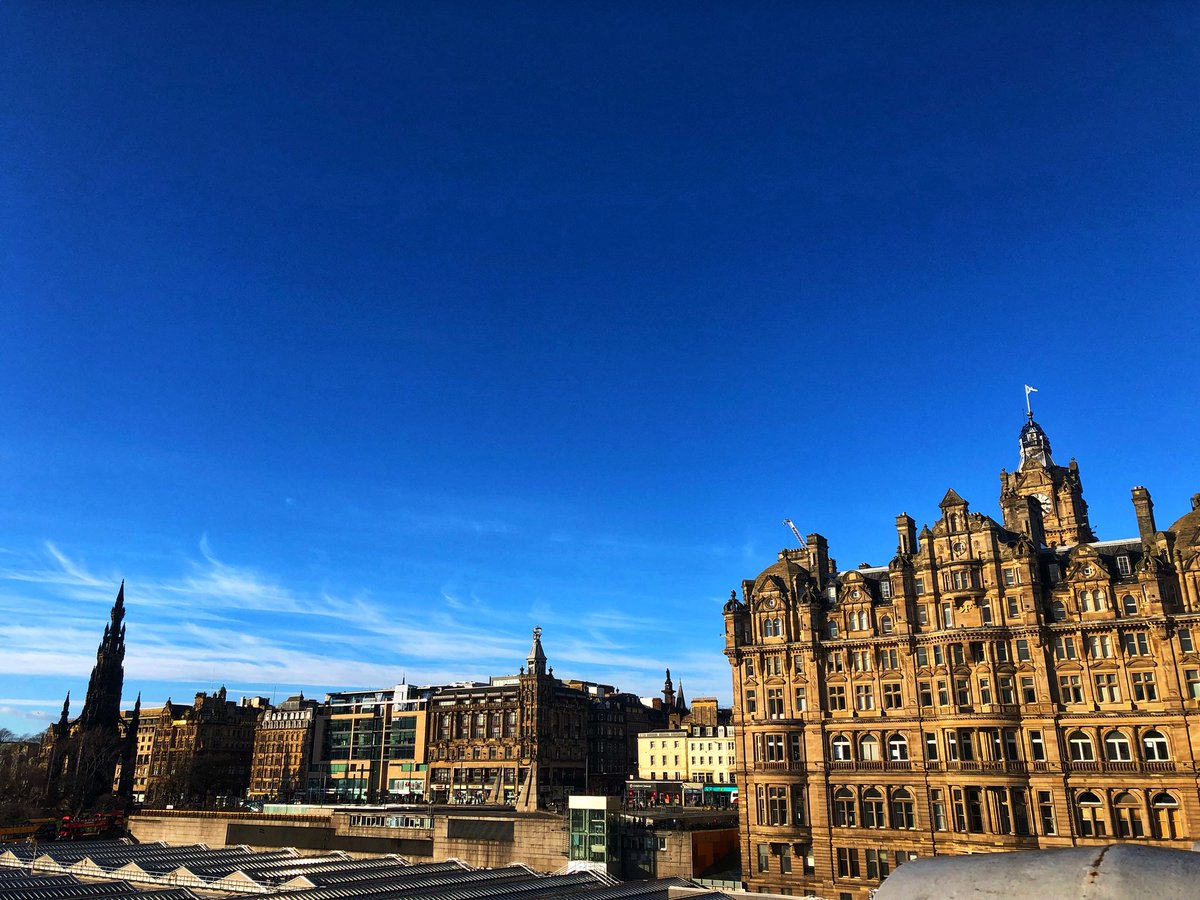 edhogmanay's tweet image. Lovely blue skies over Edinburgh this afternoon 🌞 #edinburgh #edhogmanay