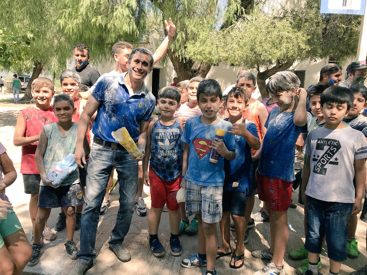 GulyArias's tweet photo. #Chayando con los chicos/ llevo su bolsita de harina y todo .. esas pequeñas cosas que te hacen aún más humano y de corazón gigante @ParedesUrquiza #2019 #YoQuiero que seas mi Gobernador https://t.co/X6I6RhpOkz