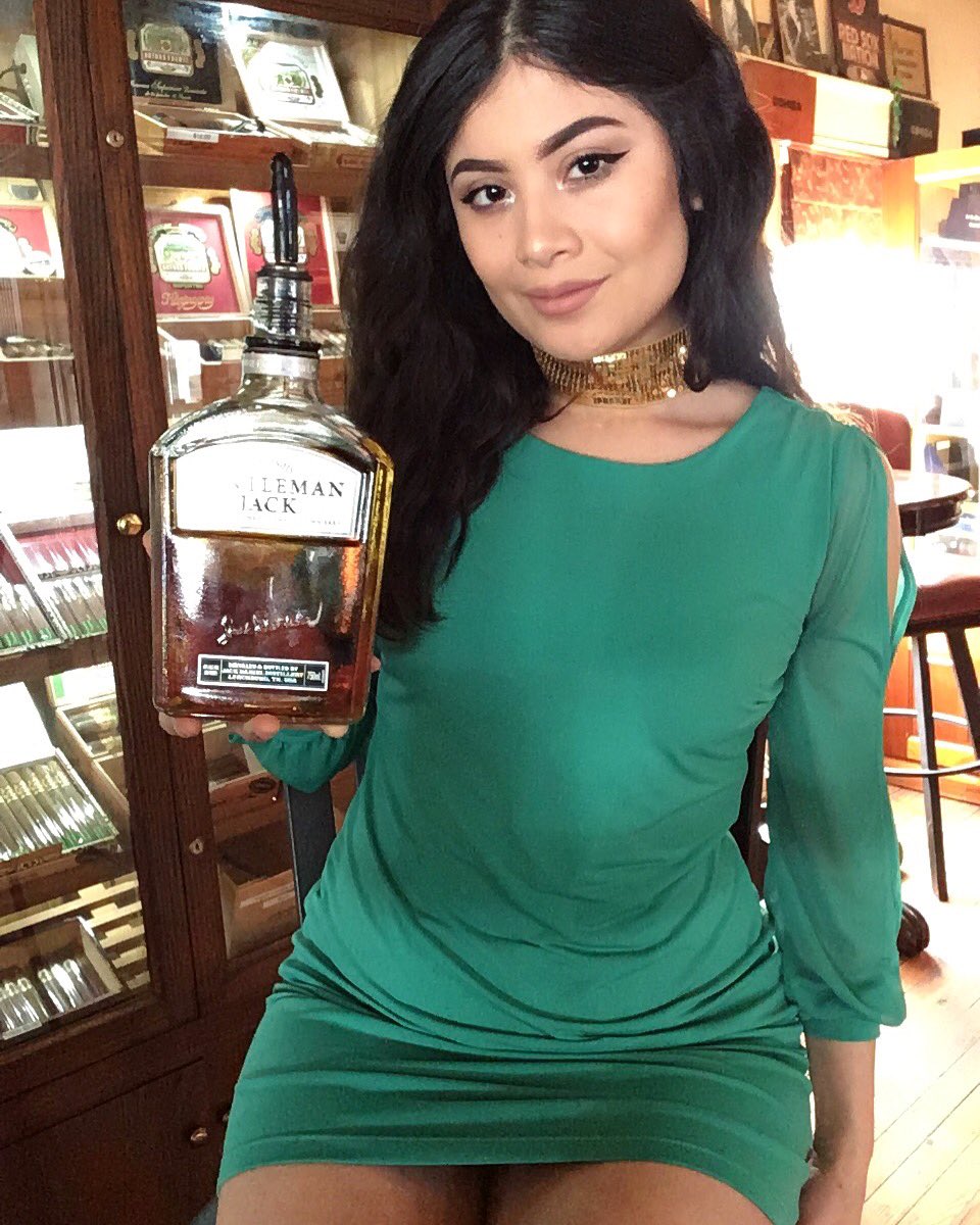 BigHouseTobacco's tweet photo. Gentleman jack in the house ✨😘 come have a drink with me!😍 #bighousegirls #smokersunite #scrantonsmokers #jackdanielsifyouplease #gentlemanjack #scrantonpa #tenesseewhiskey #whiskyporn #cigarporn #whiskeygram #cigarmaniac #tuesbooze #tuesdaymotivation #cigargals 🦄 #retweet https://t.co/fr4saBU4Z3