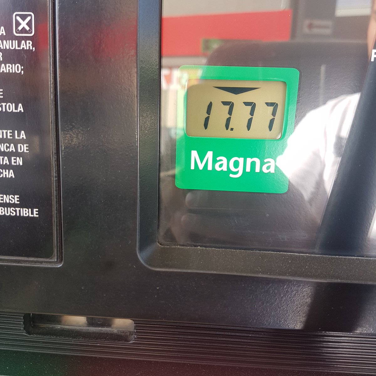 pacoglezf's tweet photo. @EPN @Pemex y sigue y sigue magueeeyyyyyyyy!!!!!! https://t.co/BZZK8K3pTt