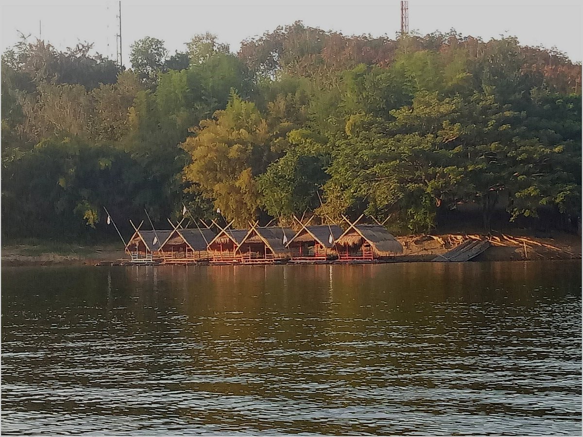 Bamboo hut &amp; Bamboo boat
Thai traditional lifestyle.
Love loei bamboo farm /Thailand.