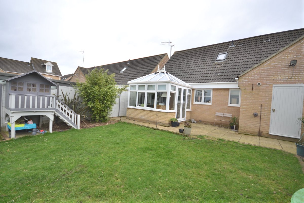 New Listing: Poppyfields, West Lynn

£180,000

An extremely well presented 3 bedroom semi-detached chalet with field views to the rear situated in West Lynn. 
VIEW ALL OF OUR PROPERTIES: rightmove.co.uk/property-for-s…