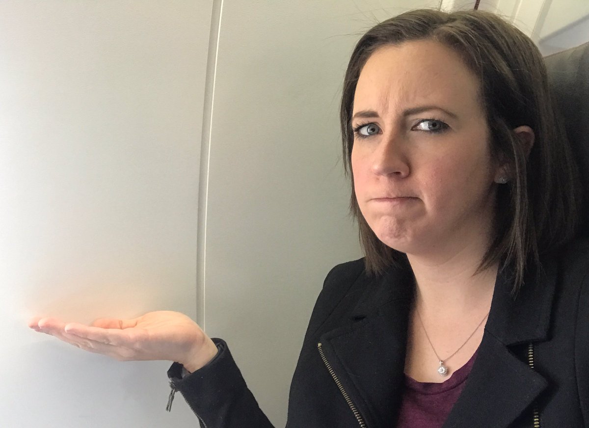 ABowenGirl's tweet photo. When paying extra for a window seat has a different meaning for passengers and airlines. Thanks @AmericanAir for the view! #flyingfail https://t.co/IEWtSriXkH