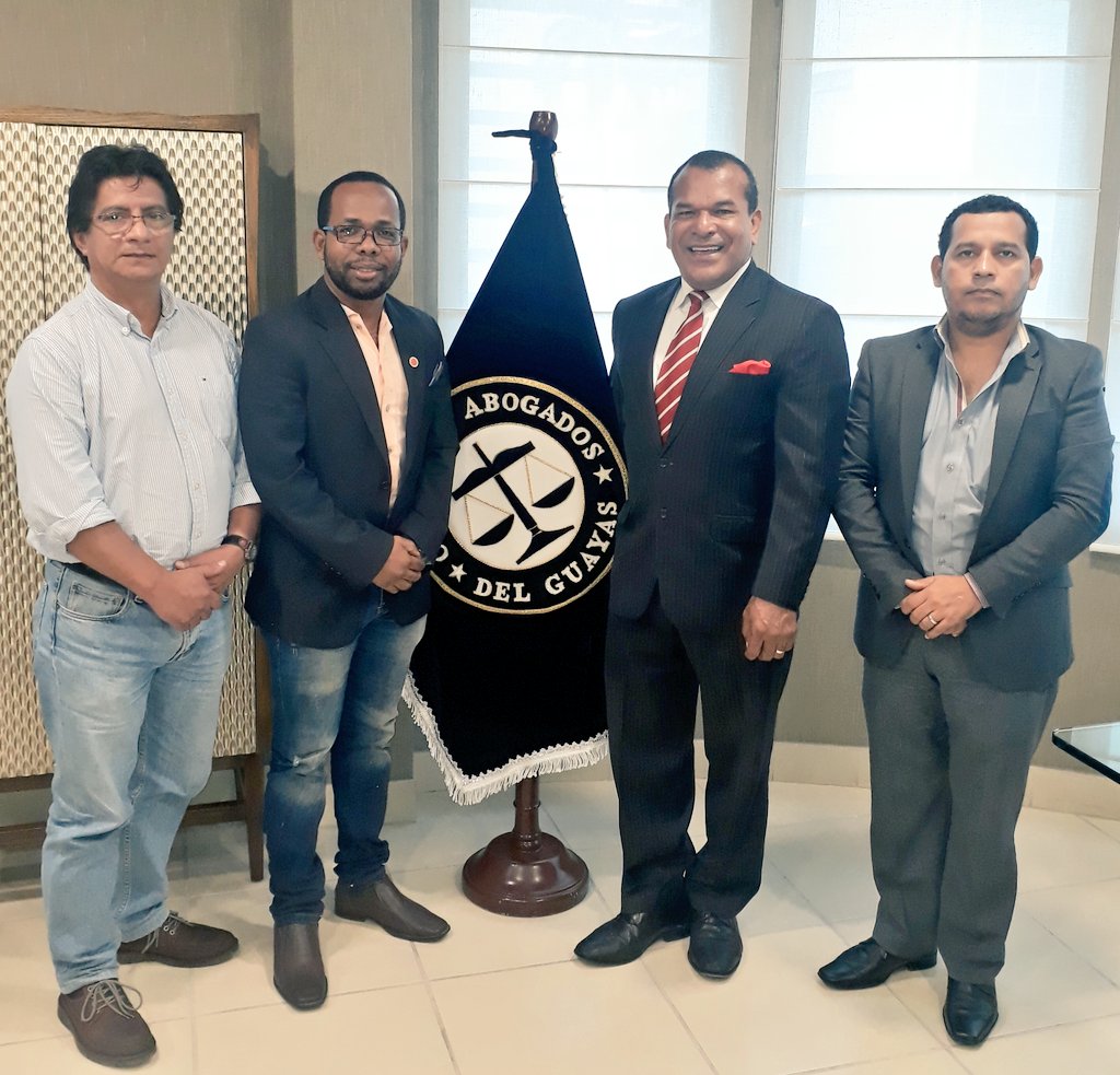 CAG_GYE's tweet photo. El Presidente del #ColegioDeAbogadosDelGuayas Ab. @JimmySalazarG ; junto al Arquitecto Mario Ramos Arboleda Presidente #ColegioDeArquitectosDelEcuador, firmaron la mañana de hoy 6 de Febrero del 2018:

"CONVENIO DE COOPERACIÓN INTERINSTITUCIONAL" https://t.co/d6ifaiufk6