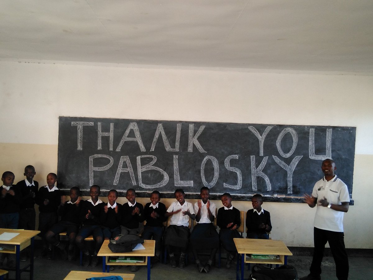 jm_elbarbas's tweet photo. Saber una buena noticia y no hacerla aún oficial? Alegría incontenible! Dentro de muy poco estos niños de Kikuletwa en Tanzania tendrán nuevas aulas para los que pasan ya a 5º curso de primaria, gracias a un donante español muy especial! GRACIAS!! https://t.co/OBSVtVH1ws