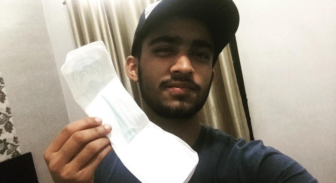 oyedaddyy's tweet photo. Literally no offence but the fuck where you guys getting these sanitary pads?
I wonder how cheeky it would be asking some female for a sanitary pad 
"Like hey priya can you give me one of your sanitary pads, I just want a quick selfie" https://t.co/MfZgPuu0kM