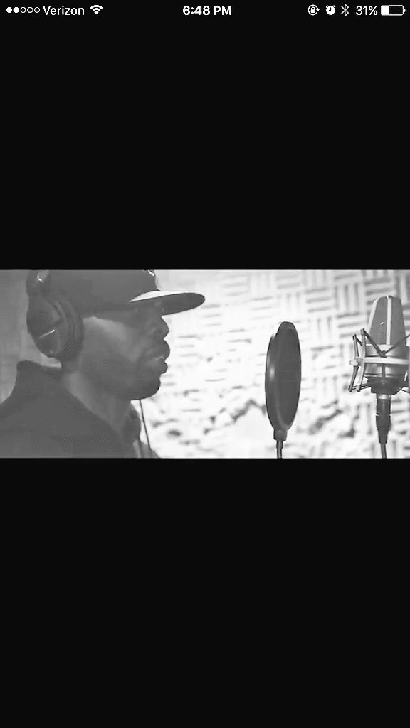 THAREALDEME's tweet photo. Cookin up classics‼️ 🎤🎶🎵 #IIWII #STRAIGHTFROMTHEKITCHEN #SFTK 3-31-18 #DEME #DudeEveryMCEnvies #Bars #HipHop #HipHop #Rap #Bars @Traskz @leetatebwmg @ACVIEWS @MusicOnUsLive @DJGRizo #ACMagazine #OMGFilms https://t.co/NoEcG0Ttp1 https://t.co/NoS4IMwvax