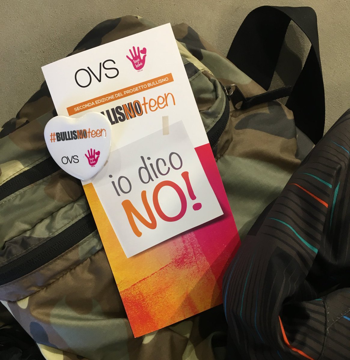 FattoreMamma's tweet photo. Oggi diciamo no al #bullismo e al #cyberbullismo! @OVSofficial presenta il decalogo per una corretta #netiquette, scritta dai ragazzi che hanno partecipato al contest #bullisnoteen #ovsmamme https://t.co/wmbQt9GBry