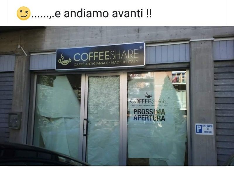Coffeeshare_it's tweet photo. Esattamente 2 anni fa.. il #6Febbraio abbiamo inaugurato #coffeeshare !! #Buoncompleanno  a noi!! 🤗☕🍰 https://t.co/U7tpWt01S3