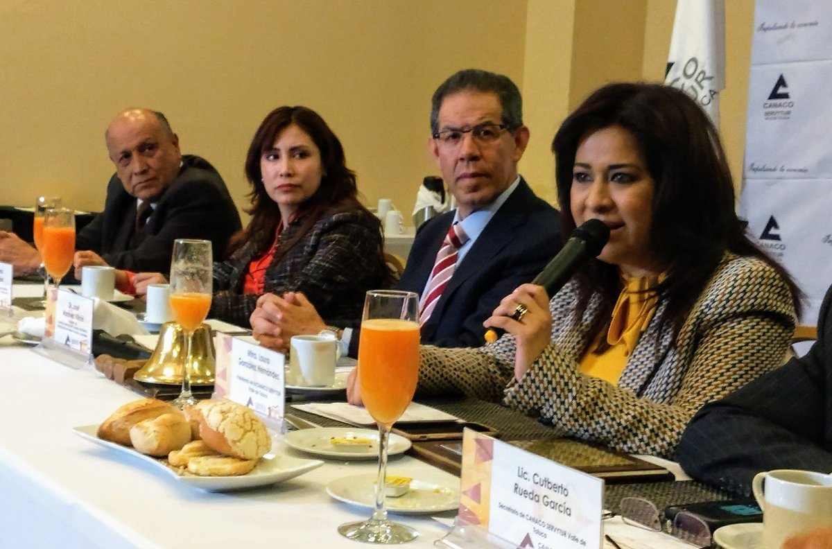 pgsuarez's tweet photo. Dr. Martínez Vilchis Presidente del Comité de Participación Ciudadana del sistema anticorrupción del Estado de México en sesión de consejo @Canaco_Toluca presenta los avances del mismo. https://t.co/a36ld4t1QZ