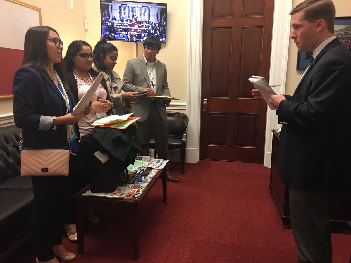 MgM00_'s tweet photo. Students Advocate for DACA Healthcare and most vulnerable visit with Representative John Ratcliffe! https://t.co/iesPIeEfzG