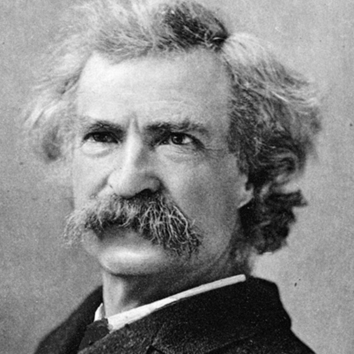 vicentuso's tweet photo. Mark Twain: clàssic és un llibre que la gent elogia però no llig; un llibre que tot el món voldria haver llegit i ningú vol fer l'esforç de llegir. Demà a #LaBonaLletra de @plaervidaAPunt  parlem dels #clàssics (a les 13h en @apunt_media). Què és un clàssic? Cal llegir-los? https://t.co/xfrAtinTPQ