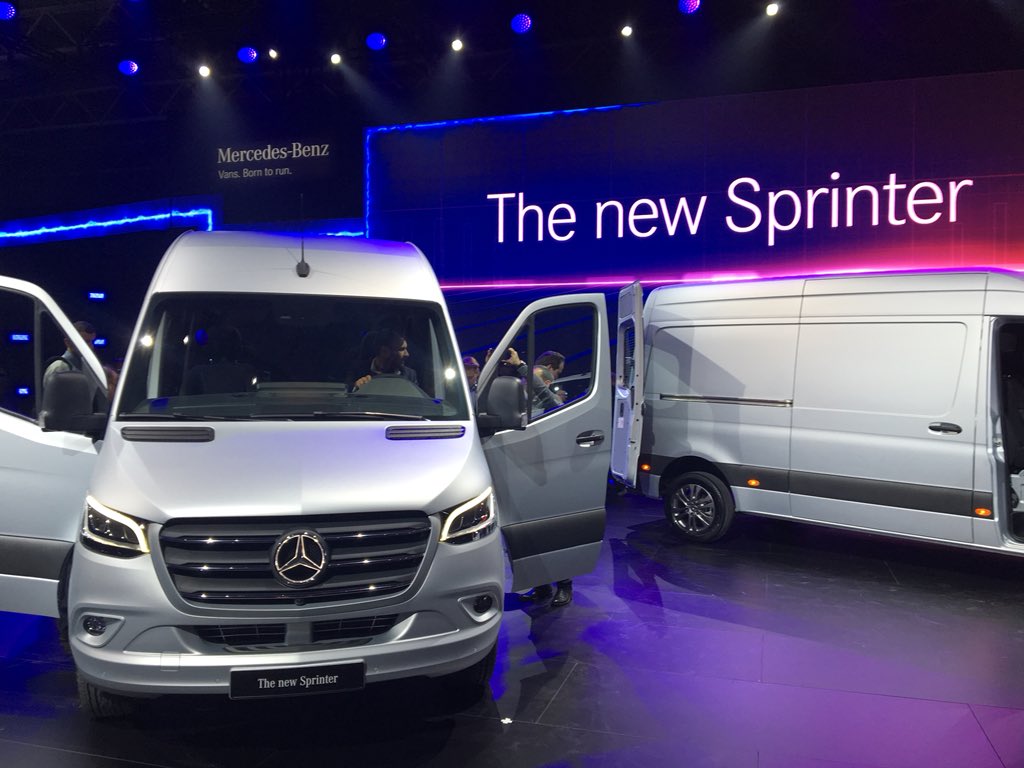 AutoKucaMikoM's tweet photo. PREMIJERA!!!
NOVI MERCEDES-BENZ SPRINTER!!!
#MercedesBenz #Sprinter #NewSprinter #MBUX #Vans https://t.co/YPKwvl5Csn