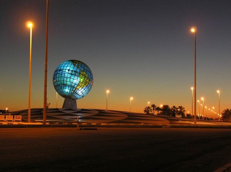 جدة هي مدينة سعودية تتبع إدارياً إلى محافظة مكة المكرمة،تأسّست في الألفية الأولى قبل الميلاد على يد مجموعة من الصيادين، ويطلق عليها العديد من الألقاب كعروس البحر الأحمر،والمدينة التي لا تنام، وتقسم إدارياً إلى أربع عشرة بلدية، وتعتبر المدينة العاصمة السياحية والاقتصادية للسعودية.