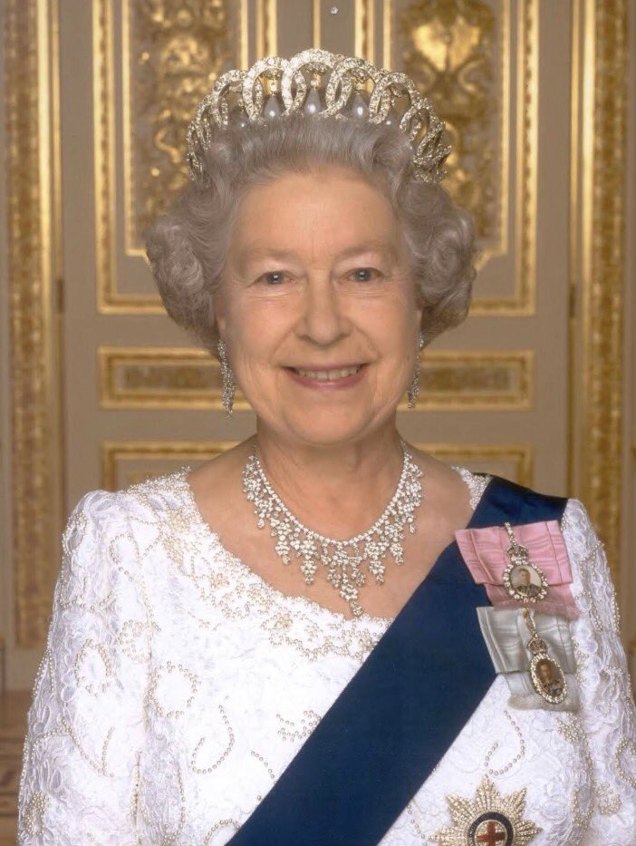 في ٦ فبراير ١٩٥٢ الأميرة إليزابيث تتوج ملكة على المملكة المتحدة بعد وفاة والدها الملك جورج السادس .
#الملكة_اليزابيث #المملكة_المتحدة #الملك_جورج