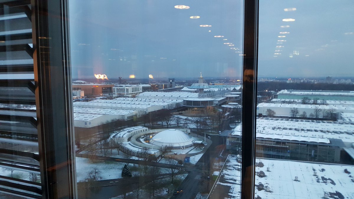 NuferBenedikt's tweet image. Über den Dächern der @deutschemesse in #Hannover. Gleich geht's los #ifoy2018  @CeMATevents @hannover_messe @JungheinrichAG