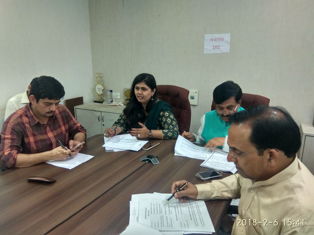 Pankajamunde's tweet photo. Reviewed Drinking water scheme in rural areas, second stage of #ZeroPendency process, preparation for launching #ASMITA scheme from 8th March, progress of #GharGharBijli with ZP CEO across state along with Shri @BabanraoLonikar ji and RD Secretary Shri Aseem Gupta https://t.co/5PO7mSL7jN