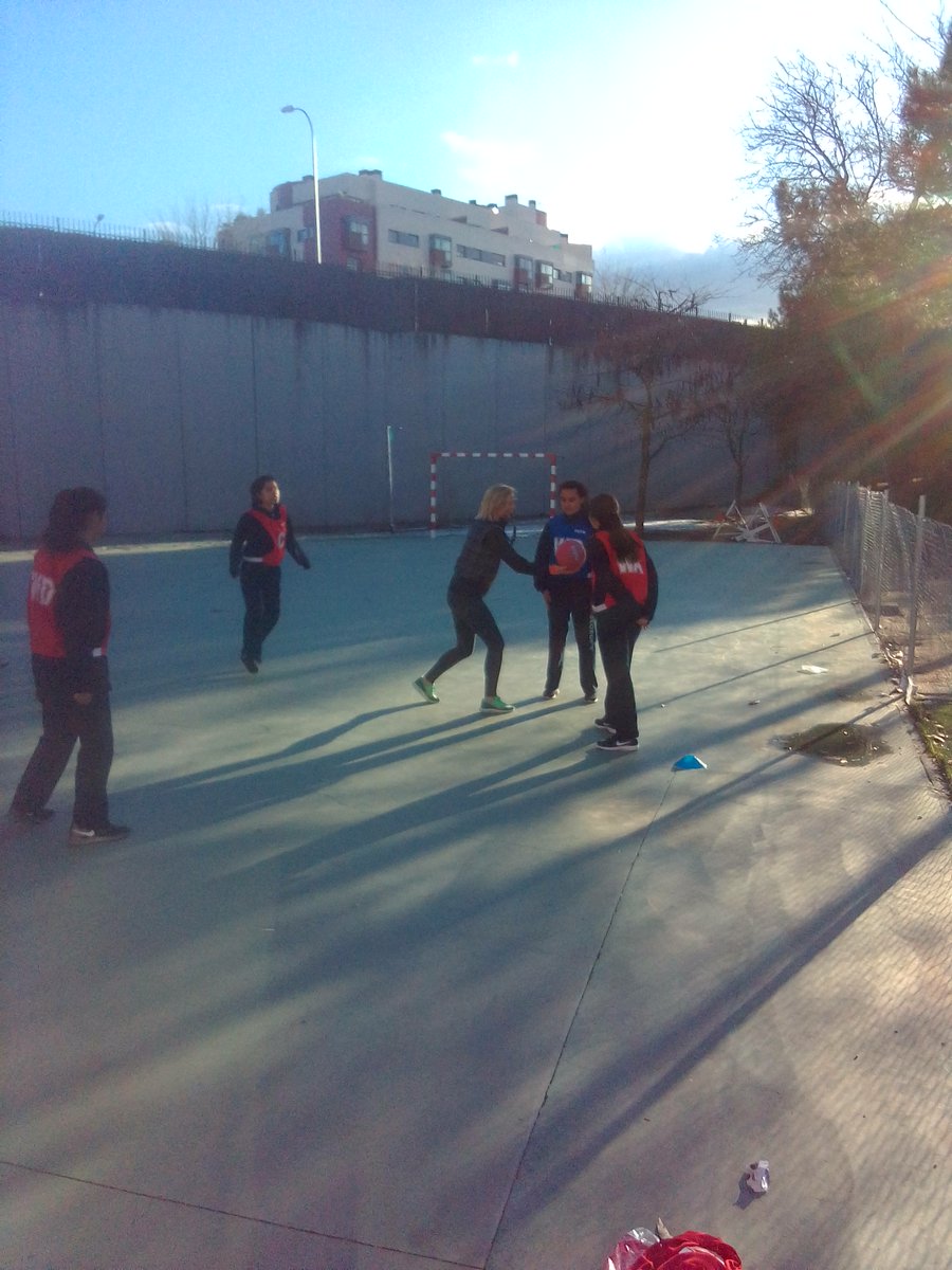 StGeorgePE's tweet photo. Tuesday Sport: Under 8s Football and the Under 15s Netball Girls prepare for their development day with Hastings School on Thursday! https://t.co/xjiTkbYUSq