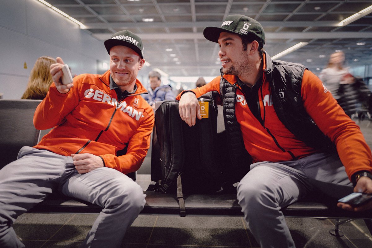 TeamD's tweet photo. Kurz vor dem Abflug noch mal mit der Family skypen: Tobias Arlt und Tobias Wendl. 🇩🇪🛫🇰🇷 #WirfuerD #TeamDeutschland https://t.co/CAPBiQMgZ9