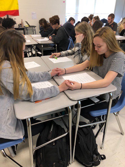 Sra. Haas' Spanish II students are feeling the sparks fly with Celebrity Speed Dating <a href="/WarhillHigh/">Warhill High School</a> #WHSTwitterTuesday