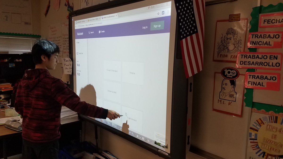 dehutson7's tweet photo. Students demonstrating their mastery of Spanish vocabulary in Ms. Garzon's class #discoverlanguages @SuttonMiddle @SuttonPTA @SuttonPrincipal @APSWorldLang @actfl @TommyUsherAPS π΅π¦π΅π·πͺπΈ https://t.co/APPc8i612f
