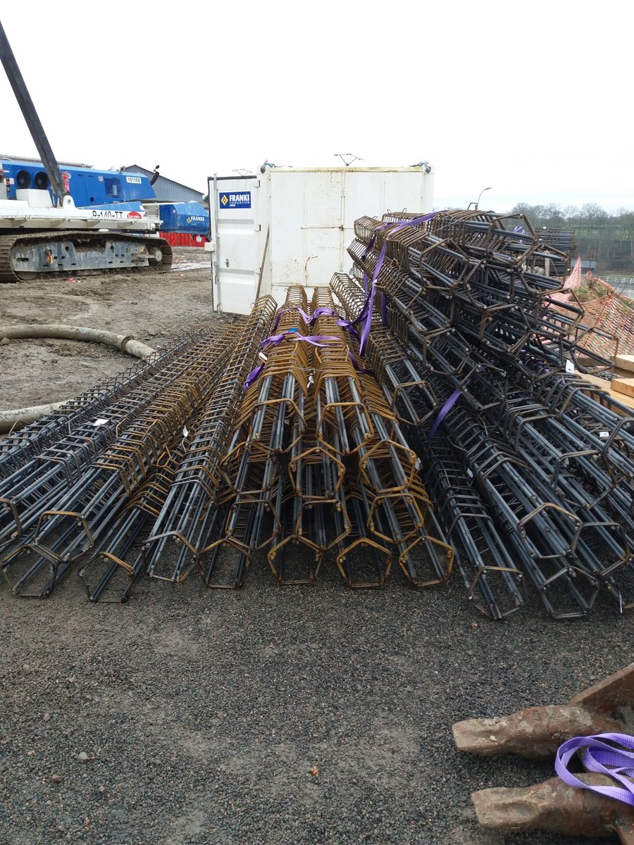 pturgis_edycem's tweet photo. Chantier de #pieux forés moulés à la tarière creuse @Edycem_Beton à Bressuire 👍 https://t.co/d09EfDBLwV