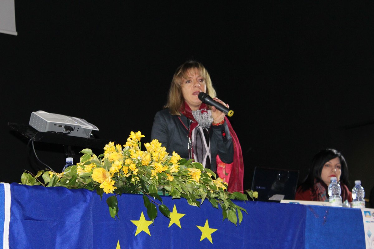 teamh2o1's tweet photo. EUROPA UNITA! #relatori #SAA1718 #ASOC1718 #unitipercambiare #ScopriSeguiSollecita #trasparenza  #opendataday #fondieuropei #depuriAMObovalino 💙☑️🇪🇺️@MonithonCalabri @CaleEuropaEdic @OpenCoesione @Ninno0279 @MarinaGalluzzo @TuzzaAlessandra @Loredanapanetta @ascuoladioc https://t.co/dlIA0iVwlD