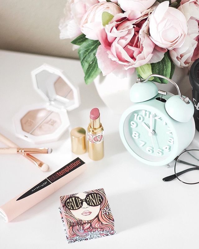 TheReverieCo's tweet photo. There’s a new post up on AGO all about the beauty techniques I’d like to perfect this year (link in bio). I’d really love to hear everyone’s thoughts on this one - is there a specific beauty technique that you’ve yet to master?
•
•
•
#bbloggers #lblo… https://t.co/5ZzVjpzwNv https://t.co/0Gor94KS5q