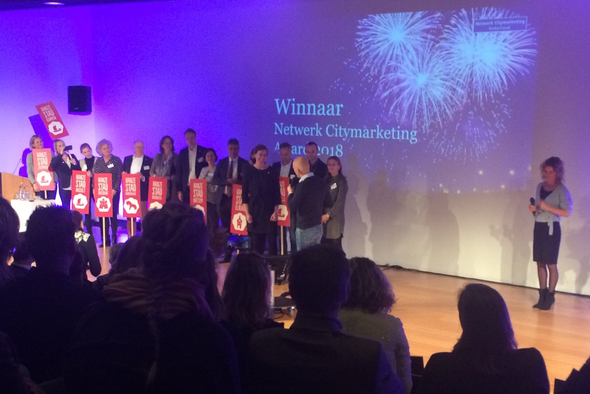 mariekelameris's tweet photo. @MarketingOostnl van harte met citymarketingaward #samenwerken met heel veel steden, regio’s & organisaties rondom #hanzesteden #dvdcm vandaag met oa vloggen en Keynotes van metropool Amsterdam en Tristate City. #dank Apeldoorn en @NCNL voor organisatie https://t.co/1Oq4MIgPyy