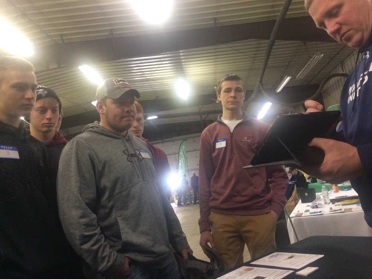 RocknRollAgrnmy's tweet image. At @letsgofarmin Ag Day. @JustinRisovi explaining R7 Tool to prospective students. This crew is from Munich ND. Check out @lakeregionstate and what they offer #AnswerTech
