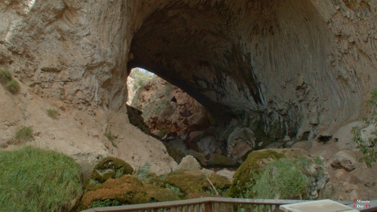 AMinuteADayTV's tweet photo. Awe at the mysterious entrance to Tonto Natural Bridge in our latest minute! https://t.co/Y8iFBMUQPn #Arizona #mogollonrim #naturalbridge #travel #travelvideo #videography #explore #adventure #adventuretravel https://t.co/vGO393HEIr