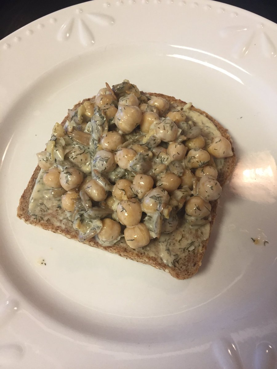 dawn_treeoflife's tweet photo. #vegan chickpea sunflower sandwich with garlic herb sauce!! https://t.co/DQK4Lwvsjr
