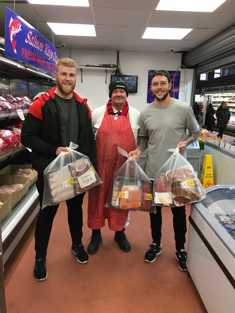 gazobrien22's tweet photo. Big thanks to @FrameTony for fuelling me and @dizzy_murrayy for the next month appreciate it pal 👍🏼#dizzyrascal #salmonking https://t.co/yZZScjPDO9