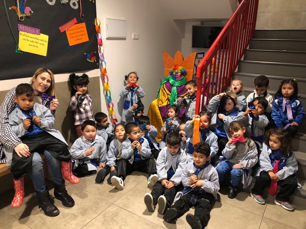 stgervasi's tweet photo. Segon manament del rei Carnestoltes! Una corbata o corbatí per anar elegants i presumits 👔! #lavidaesuncarnaval #manaments #carnaval2018 #infantil🐼🐴🦋 #stgervasi https://t.co/D1g2e719LE