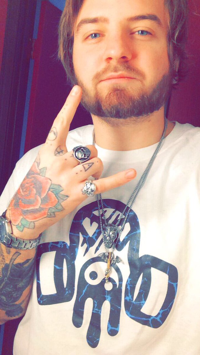 ThirdEyeTristen's tweet photo. #DropYourFear @DRLPOUT https://t.co/V3iMvppzH9