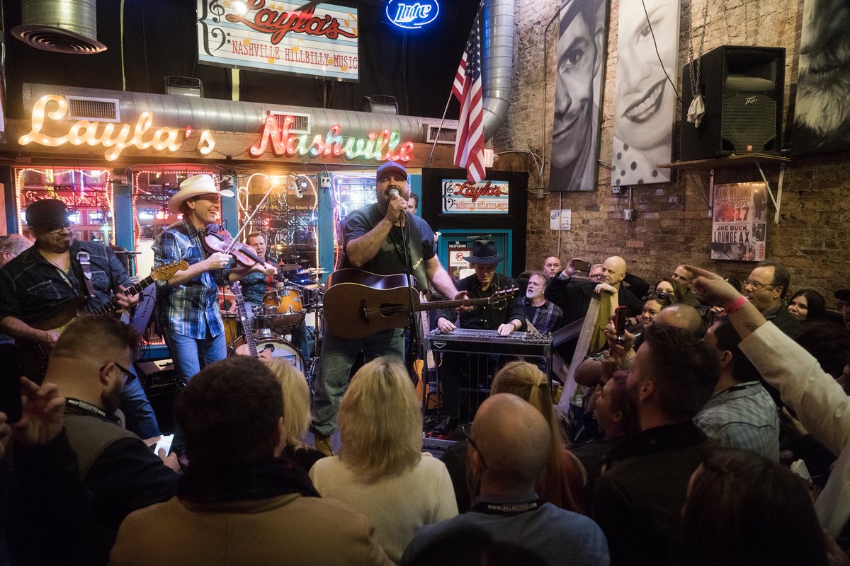 First time on Broadway and it was AWESOME!!! I LOVE this town #Nashville!!!! g #CRS2018 https://t.co/RjlNSCamY0